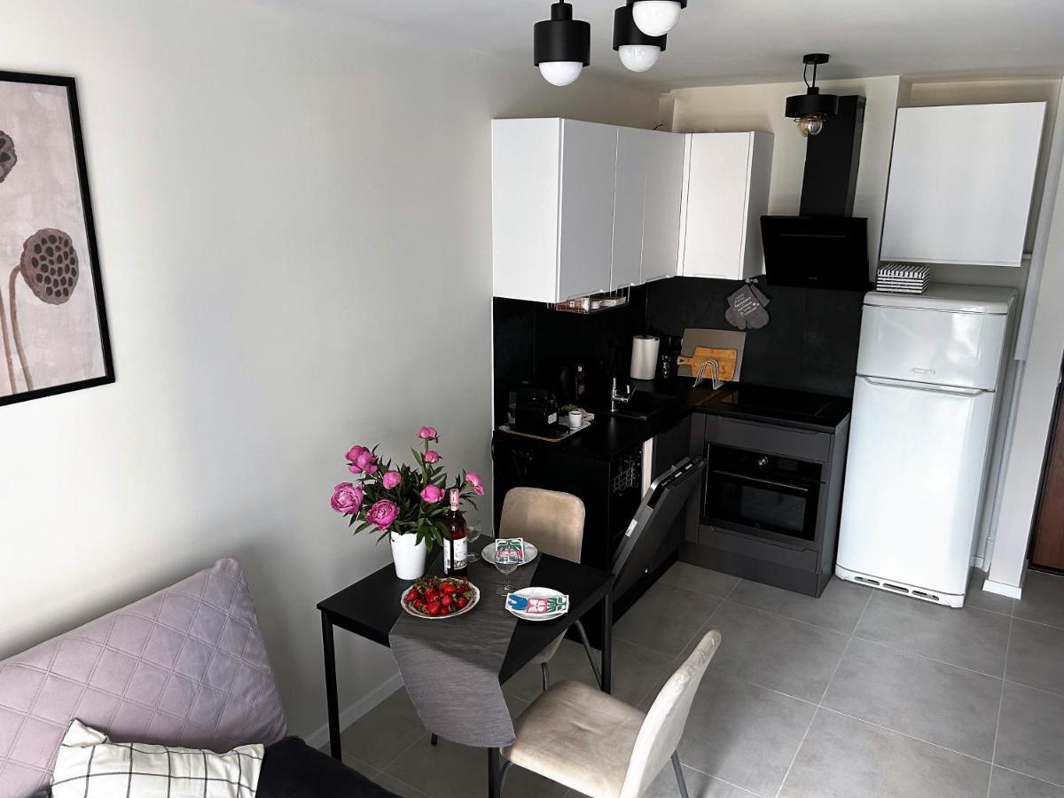 Sky Apartment Comfy Suite Pereca Varşovia Exterior foto